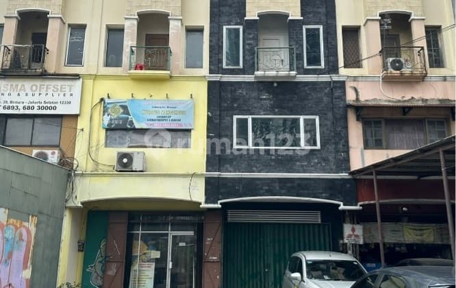 3-Story Ruko in Veteran Bintaro, Strategic Location
