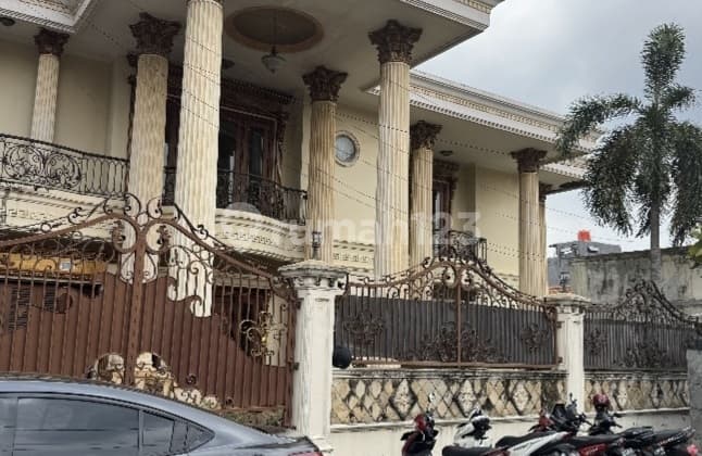 Rumah 2 Lantai Cipete Dalam Komplek Mini