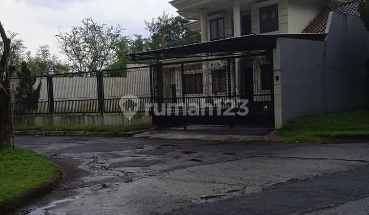 Rumah luas 2 Lantai di jl. Boulevart BNR Bogor