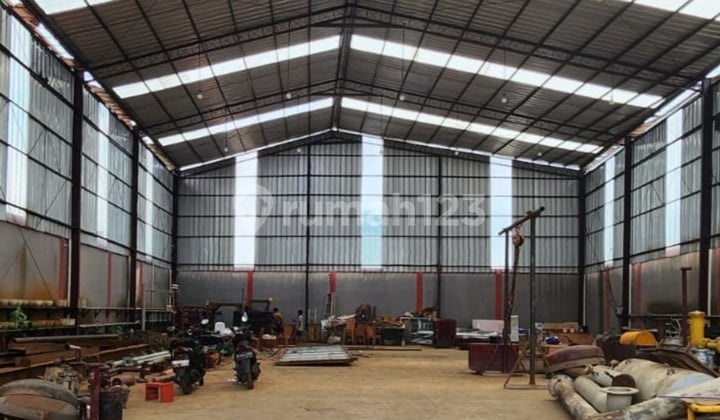 Spacious Strategic Warehouse on Tapos Main Road, Depok City