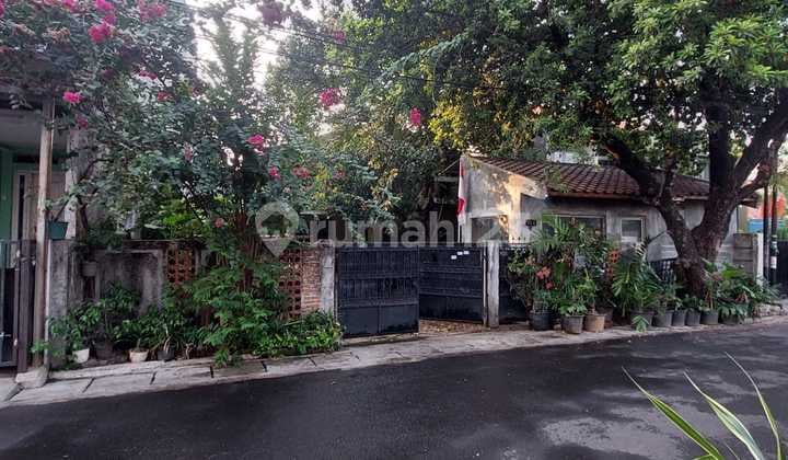 Jual Rumah Rindang SHM Pinggir Jalan Besar di Kh Aja, Meruya Selatan, Jakarta Barat