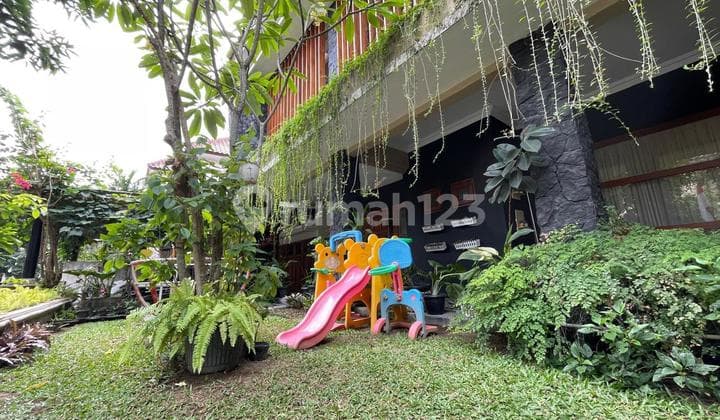 Rumah Mewah Dalam Perum Elit