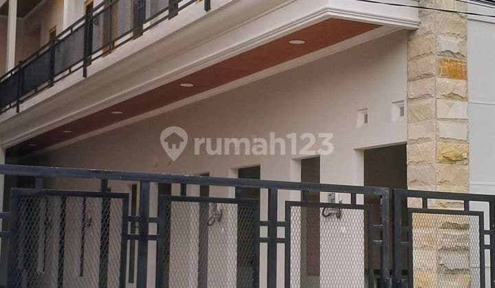 Kost Eklusif Dekat Uii