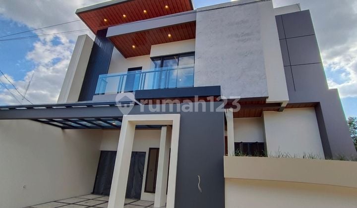 RUMAH MEWAH STRATEGIS DEKAT UGM