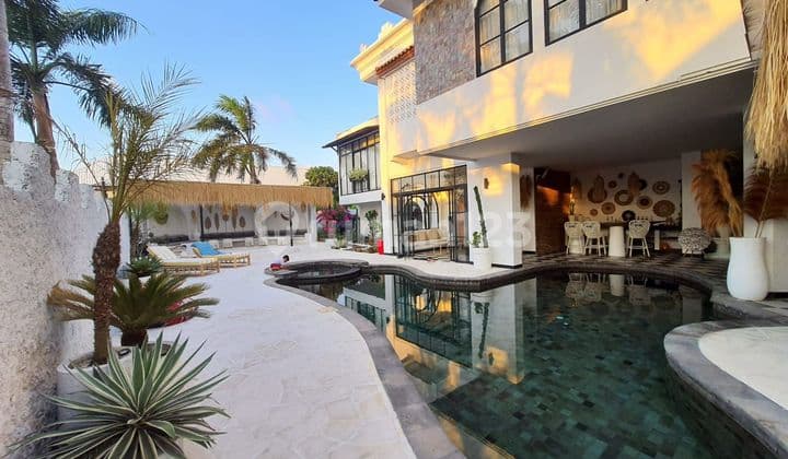 4 Bedrooms Luxury Mediteranian Style Villa In Jimbaran