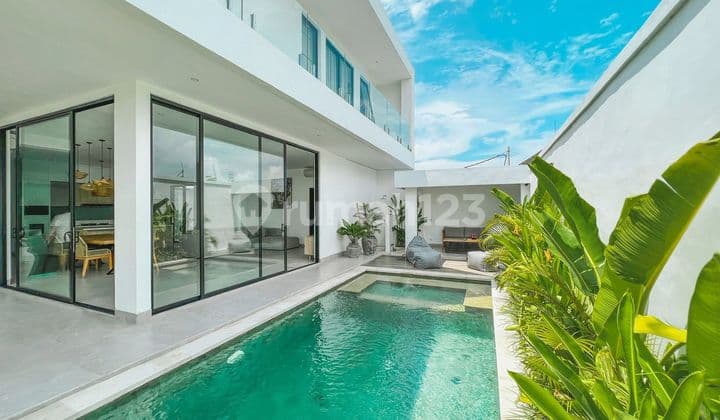 Brand New High quality Modern Villa Rice Field View In Seminyak