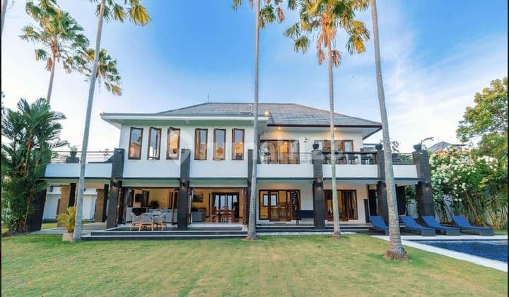 4 Bedrooms Luxury Villa In Umalas, Near To Canggu