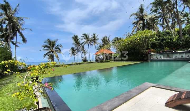Freehold 6 Bedrooms Beachfront Villa With Sunset View At Soka Beach, Tabanan
