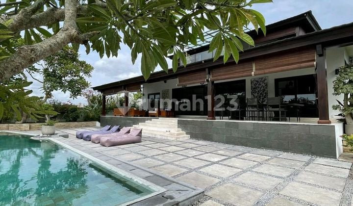 4 Kamar Tidur Vila Mewah Dengan Pemandangan Sawah Di Pererenan