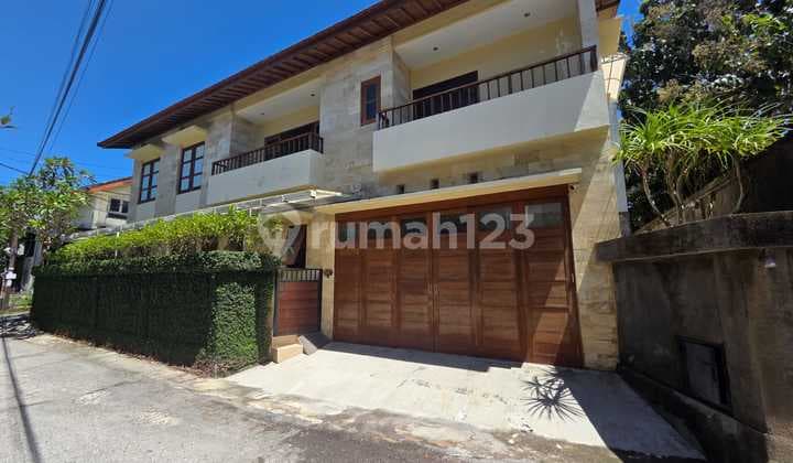 Turun Harga! Luxurious Quality House With Gwk View In Jimbaran