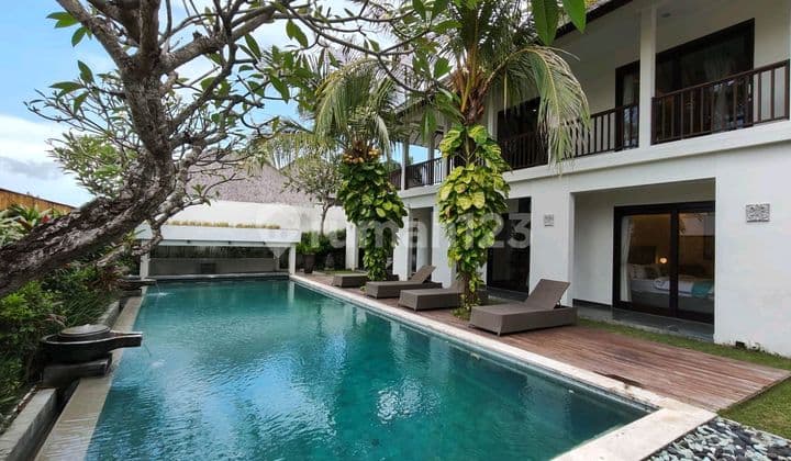Leasehold 22 Years, Luxury Villa Walking Distance To Berawa Beach, Canggu