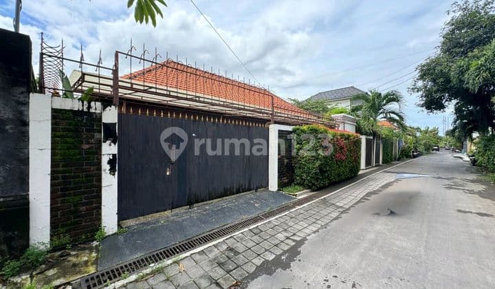 1 Level 4 Bedrooms Villa 5 Minutes Driving To Sanur Beach