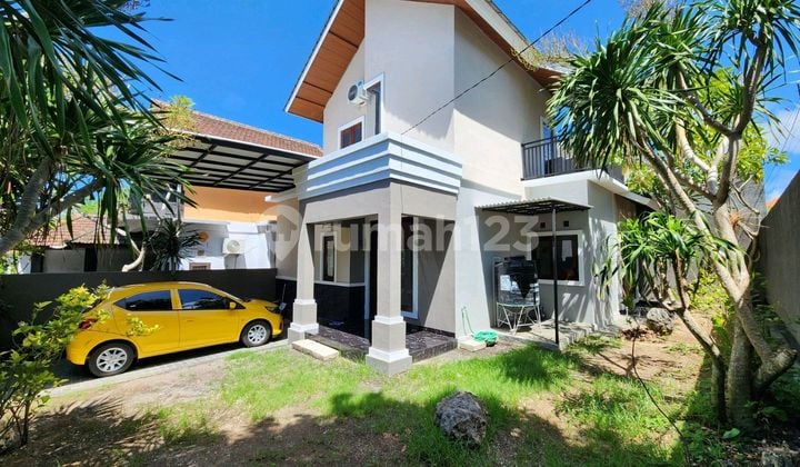Rumah Cantik dengan Halaman Luas di Taman Mumbul, Nusa Dua