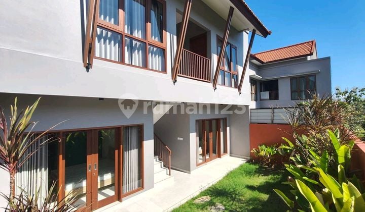 Freehold 4 Bedrooms Villa Near Pandawa Beach, In Dharmawangsa, Nusa Dua
