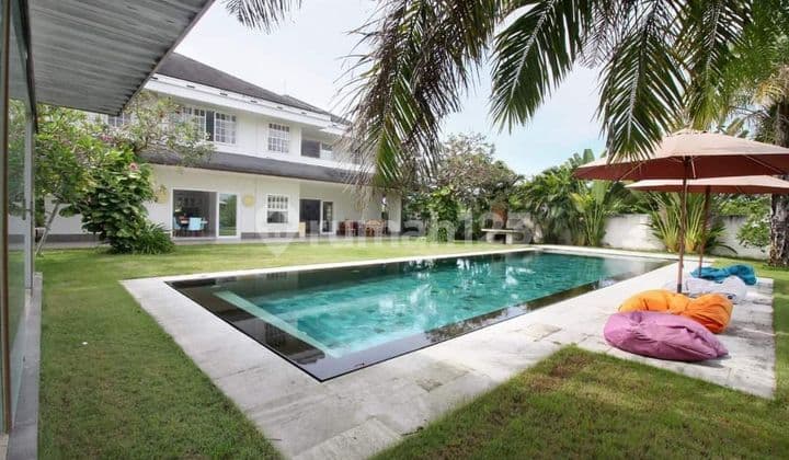 Luxury 3 Bedrooms Villa With Ricefield View In Semer Kerobokan