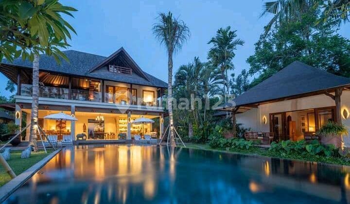 Villa Mewah Dengan Pemandangan Laut Di Cemagi, Jalan Ke Pantai