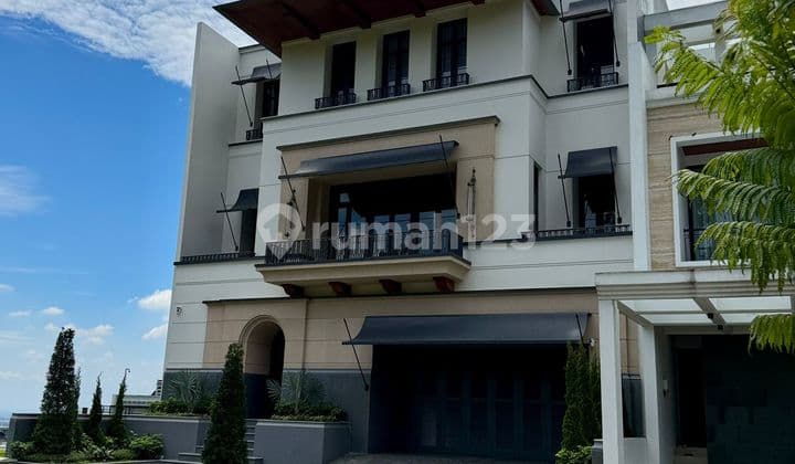 Dijual Hunian Sultan! Rumah 3 Lantai Fully Furnished di Summarecon Bogor Lokasi Elite Harga Menarik!