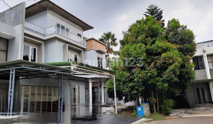 Rumah Mewah 3 Lantai Semi Furnish di Sutera Palmyra