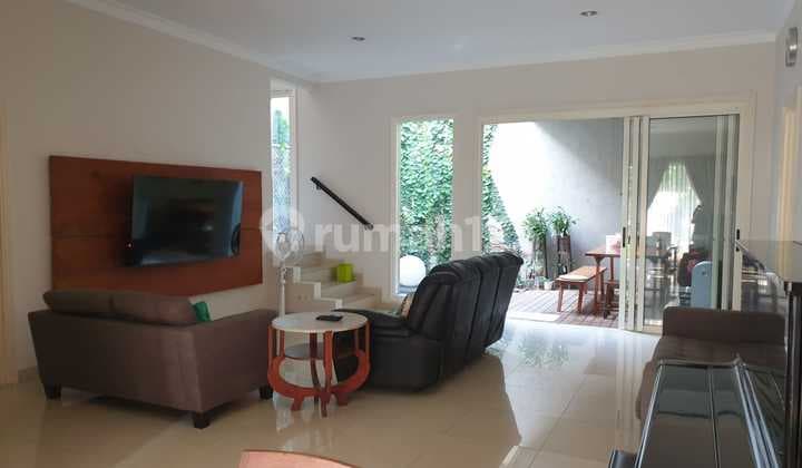 Rumah 2 Lantai Semi Furnish di Grisea Gading Serpong