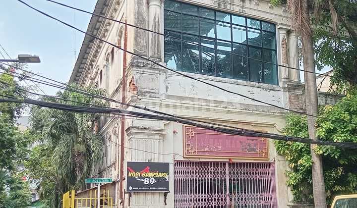 Rumah Pasar Baru Di Pusat Kota Strategis Untuk Usaha