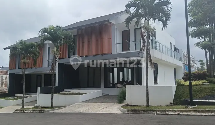 Premium Location House in the Elite Area of Dago, North Bandung for Sale at a Low Price