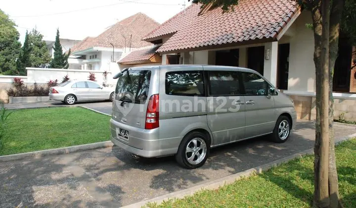 For Sale: Strategically Located House in Bandung City Business Center, Suitable for Cafe, Boutique, Office, or Residence.