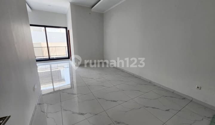 Dijual Rumah 2 Lantai di Mekarwangi