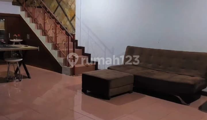 Rumah 2 LT di Komplek Dekat Tenth Avenue Mall Kiaracondong