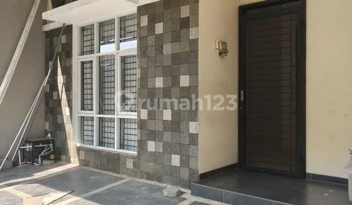 Disewakan Rumah 2 Lantai Dalam Komplek Aman Siap Pakai di Mekarwangi