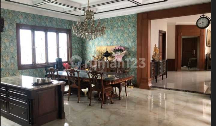 Dijual Rumah Mewah Semi Furnished di Batununggal Bandung