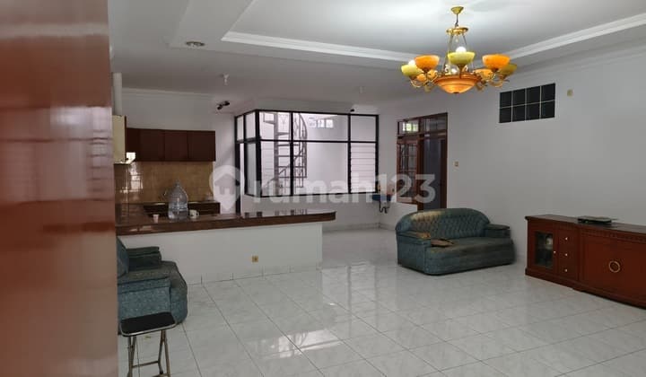 Dijual Rumah 2 Lantai Taman Holis