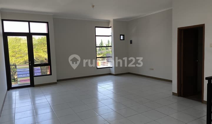Ruko 2,5 Lantai Siap Pakai di Taman Kopo Katapang