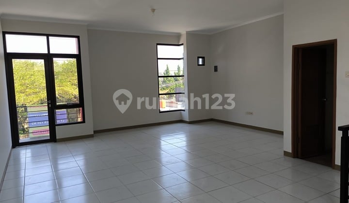 Ruko 2,5 Lantai Siap Pakai di Taman Kopo Katapang