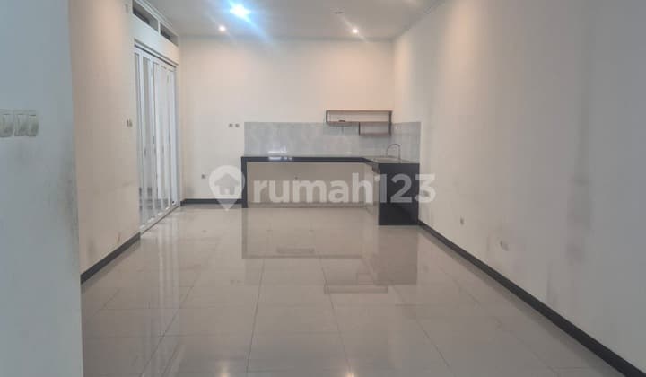 Rumah Kamar Besar di Taman Kopo Indah 5, Sherwood