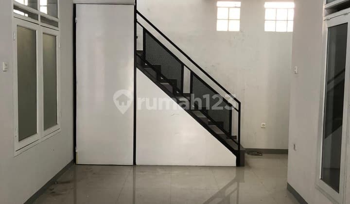 Rumah Terawat di Taman Holis Indah Bandung