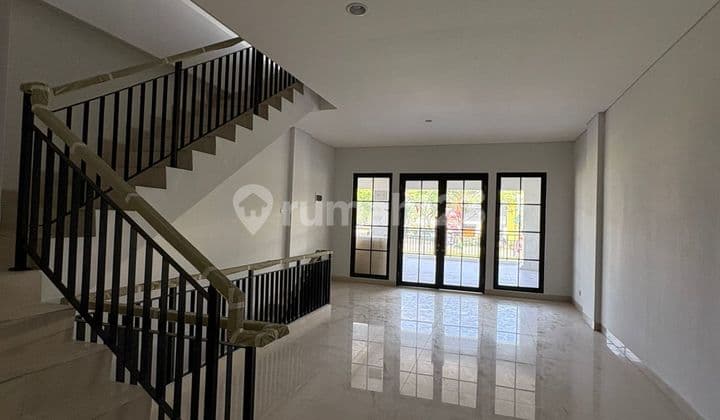 For Sale 3-story Shop House on Kiaracondong Main Road