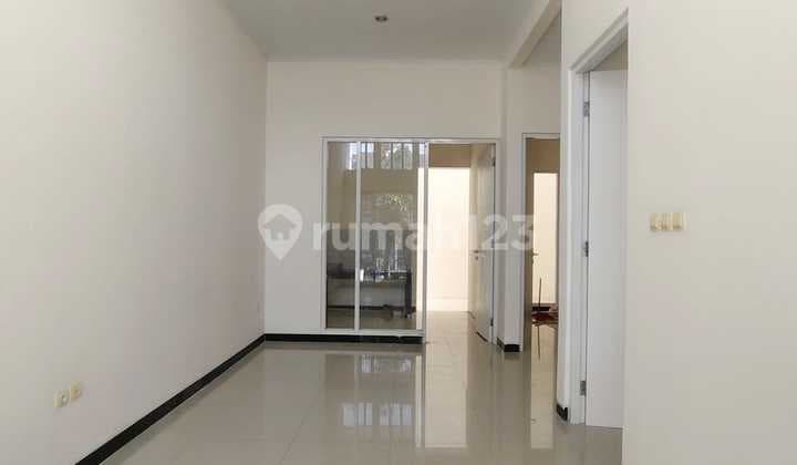 Minimalist House in Taman Kopo Indah TKI 5 Bandung