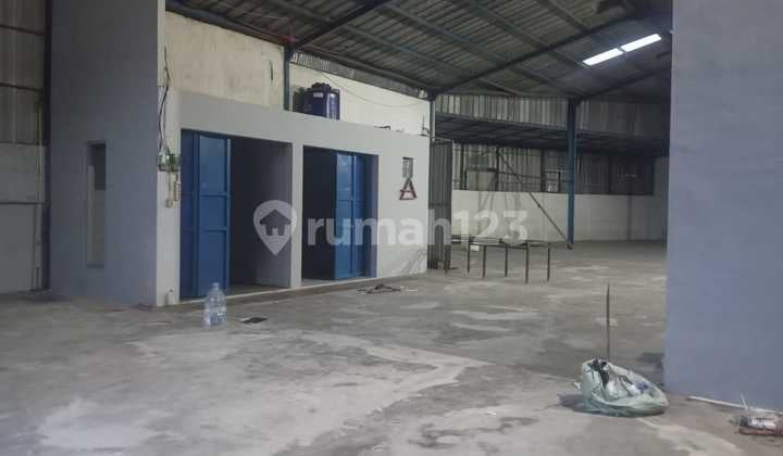 2-Entrance Warehouse at Derwati Soekarno Hatta Bandung