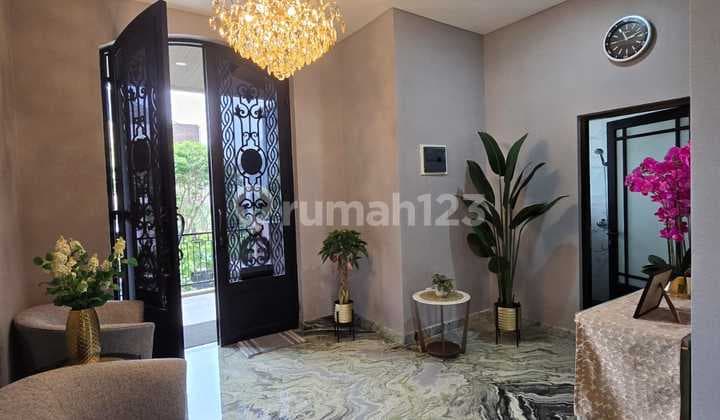 Rumah Citraland Dekat Pakuwon Mall Graha Family di Citraland