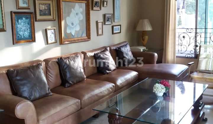 Apartemen 3 Kamar Tidur Furnished Bagus Graha Famili Dekat Wiyung Pakuwon Mall