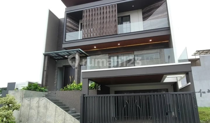 Rumah Mewah Waterfront Citraland Dekat Universitas Ciputra Golf Peak
