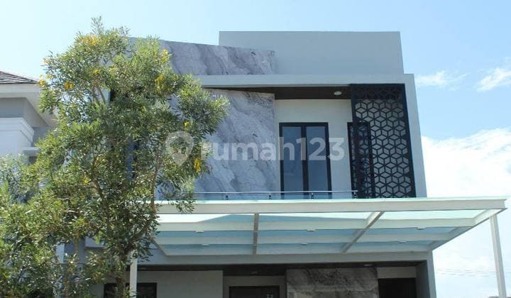 Rumah Modern Dian Istana Wiyung Graha Family Expat Cafe SHM