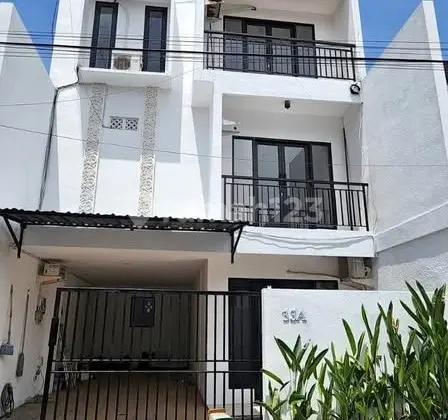 Dijual Rumah Lantai 3 Lokasi Padonan Canggu