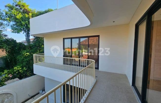 Brand New Modern Mediterranean Villa in Semer, Kerobokan Kelod