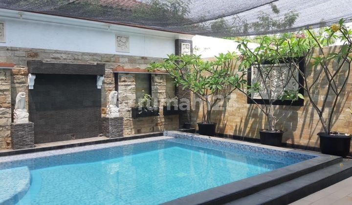Disewakan Rumah Mewah dengan Kolam Renang Pribadi di Lokasi Ekslusif Cbd Emerald Mansion Lippo Cikarang