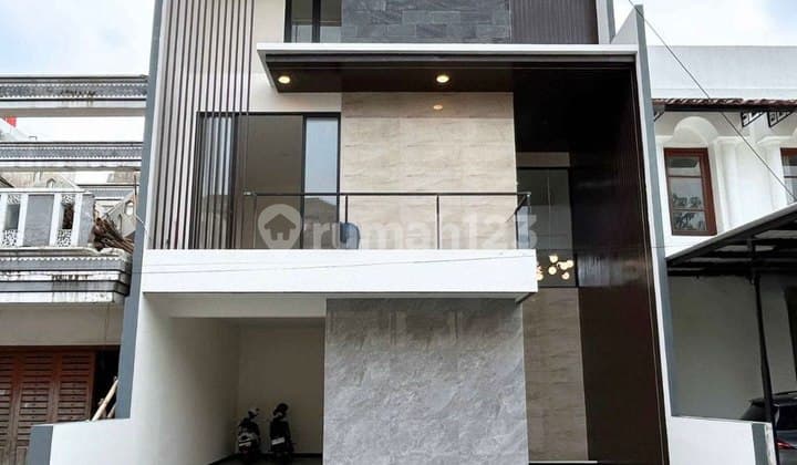 Pejaten – Rumah Baru Mewah 3 Lantai Dalam Komplek Elit