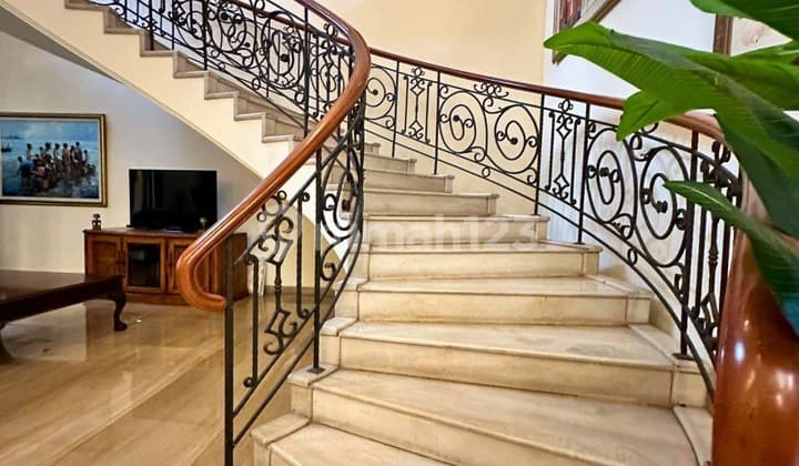 Jarang Ada! Rumah Mewah di Kawasan Elite Menteng Dekat Jl Cendana