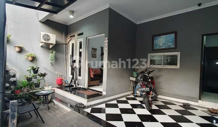 Cheap productive boarding house for sale in Kusir land, South Jakarta