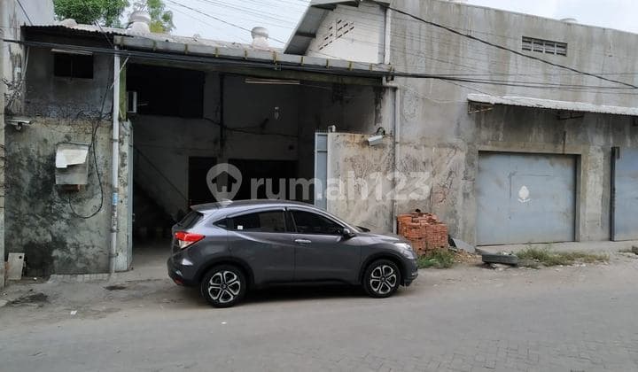 Gudang Lebak Sari - Raya Kenjeran, Subdistrict Tambaksari, East Surabaya. Accessible for 20-40 ft container trailer trucks, wide road frontage. Strategically located on Raya Kenjeran, near Merr Kenjeran - Kedung Cowek Suramadu - Nambangan - Kedinding - Kapasan, etc.