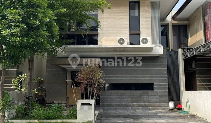 Rumah 2 Lantai Terawat Astoria Park, Babatan Pantai, Surabaya Timur. Dekat The Grand Kenjeran - Raya Kenjeran - Merr - Dharmahusada Indah - Galaxy Mall - Kampus Unair - Pakuwon City - Rs Mitra Keluarga Kenjeran - Rs Unair - Villa Kalijudan - Pantai Mentar